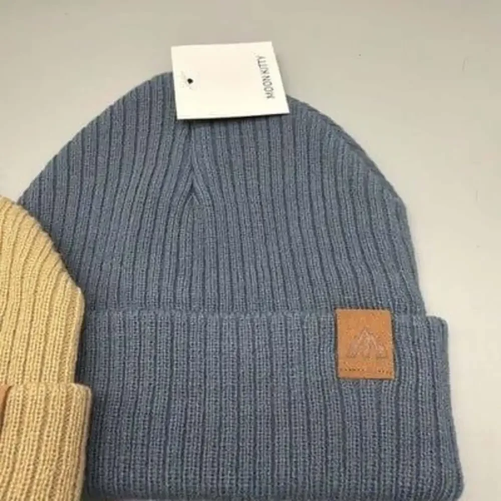 2 Moon‎ Kitty Womens  Beanies Leather Mountain Logo Outdoor Cold Weather Gear